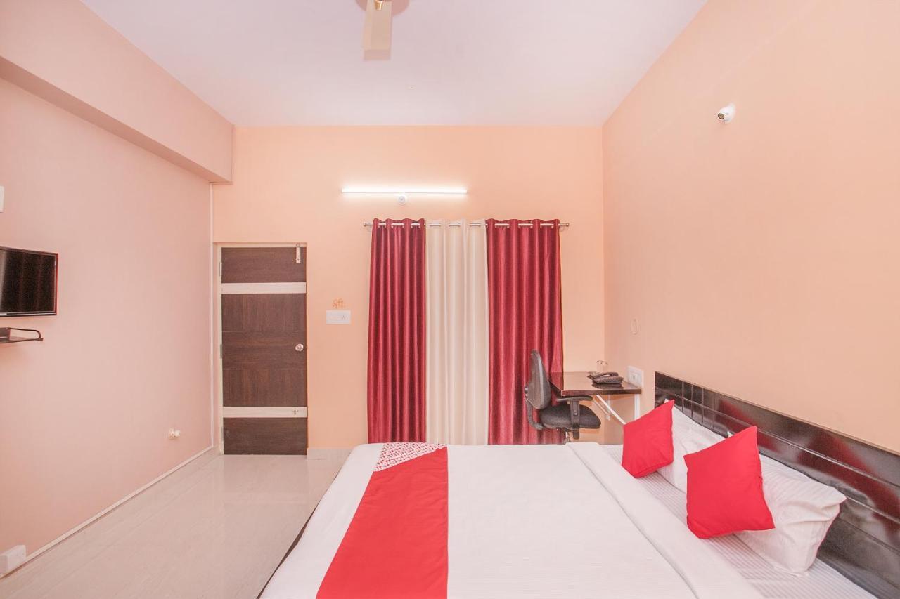 Oyo 24069 Flagship Aaira Inn Бангалор Экстерьер фото